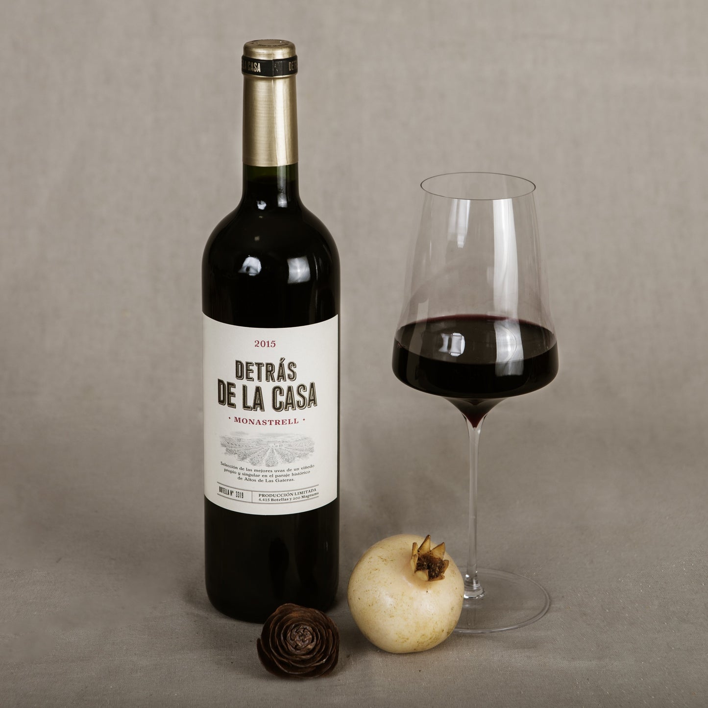 MONASTRELL DETRÁS DE LA CASA